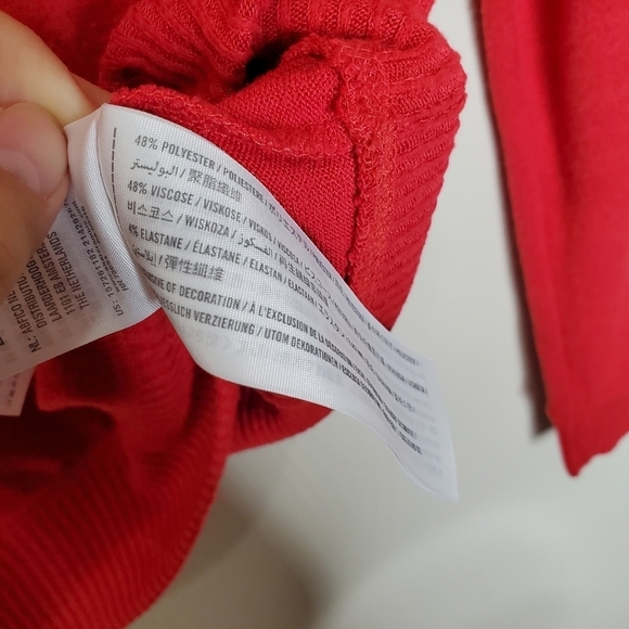 Abercrombie & Fitch Red & White Star Print Plush Knit Ribbed Crewneck Sweater - Picture 9 of 10